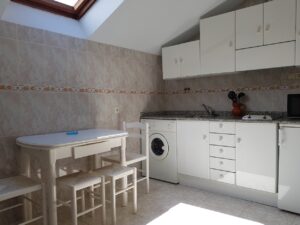 Cocina apartamento 4 de los Apartamentos Rurales la Escuela