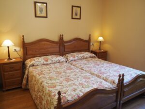 Habitación 2 camas Apartamento 1 de los Apartamentos Rurales la Escuela