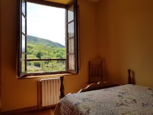 Vista desde Habitación matrimonial del apartamento 1 de los Apartamentos Rurales la Escuela