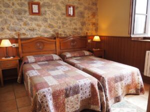 Habitación 2 camas apartamento 2 de los Apartamentos Rurales la Escuela